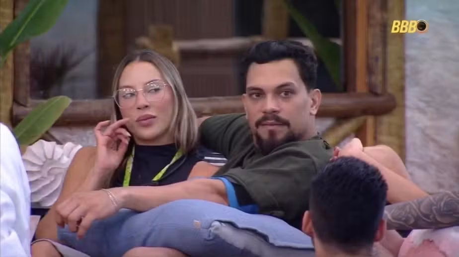BBB25: Vinícius conta por que não investiu em Renata e Maike rebate