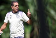 Renato Paiva crava "fim" do time de 2024 e vê "fase estranha" do Botafogo