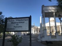 Placa que indica a réplica da Praça e da Basílica de São Pedro, no município de Famaillá, norte da Argentina.
