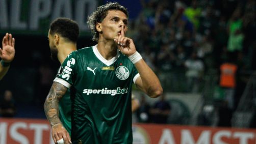 Richard Ríos manda torcida calar a boca após marcar gol do Palmeiras contra o Cerro Porteño