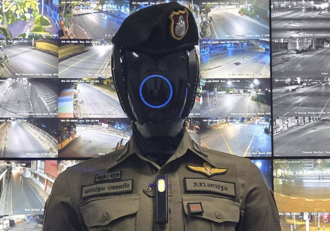 AI Police Cyborg 1.0”, robô policial ciborgue com câmeras de IA ao redor do corpo, na Tailândia.
