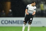 Com um a menos, Corinthians vence Racing e segue vivo na Sul-Americana