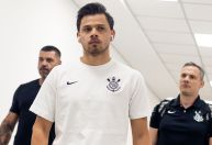 Romero relata xenofobia da torcida do Palmeiras e alfineta Leila