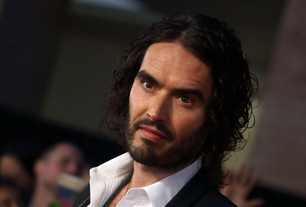 Russell Brand é descrito como “predador sexual implacável” em julgamento