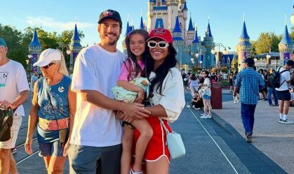 Sabrina Sato curte Disney com Nicolas e Zoe