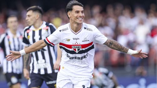 Ferreirinha comemora gol do São Paulo sobre o Santos
