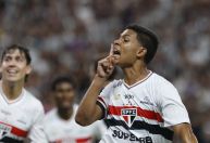 São Paulo: Ryan Francisco machuca o joelho e passará por cirurgia