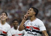 São Paulo: Ryan Francisco machuca o joelho e passará por cirurgia