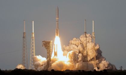 Amazon lança satélites de internet para competir com a Starlink, da SpaceX