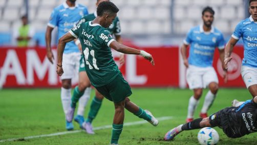 Momento em que Estêvão marca gol para o Palmeiras contra o Sporting Cristal