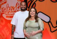 Aos 8 meses de gestação, Tati Machado revela receios da maternidade