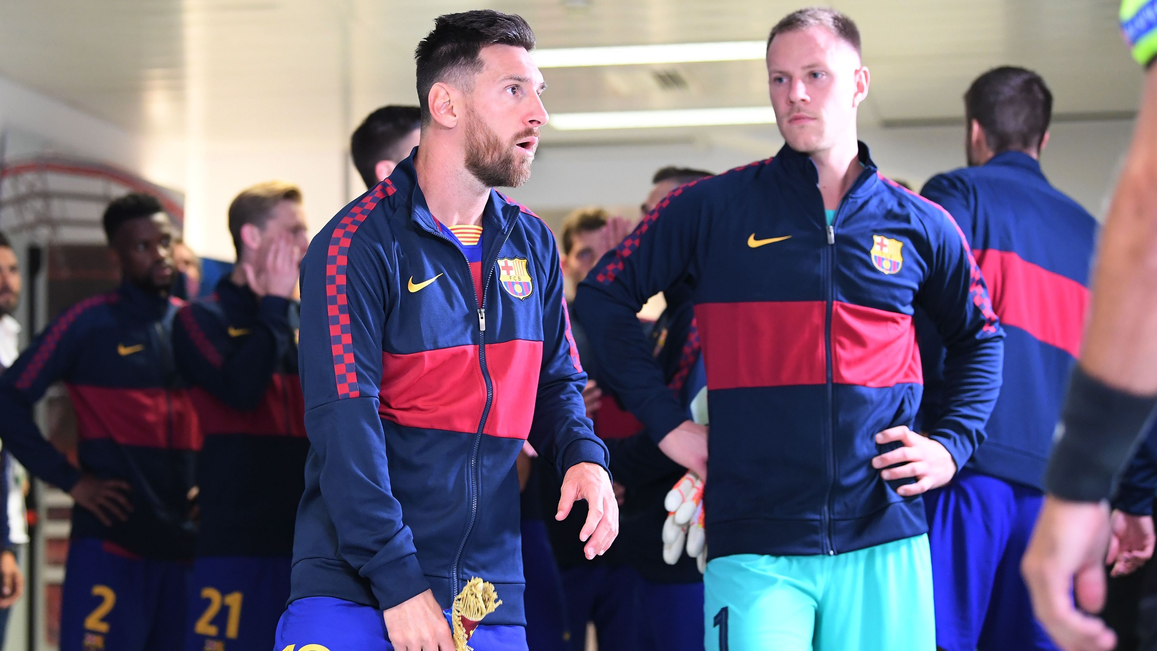 Lionel Messi e Marc-Andre ter Stegen no Barcelona antes de jogo da UEFA Champions League pelas quartas de final entre Barcelona e Bayern de Munique no Estádio da Luz, em Lisboa, Portugal, no dia 14 de agosto de 2020