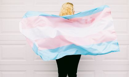 Veja outros países que vetam terapias hormonais para adolescentes trans