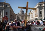 Vítimas pedem que próximo papa tenha "tolerância zero" para abusos sexuais