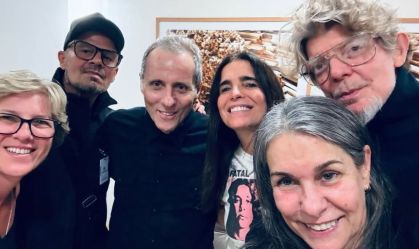 Após cirurgia, Tony Bellotto recebe visita de Branco Mello e Sérgio Britto