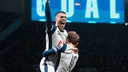 Pedro Porro comemora seu gol em Tottenham x Eintracht Frankfurt