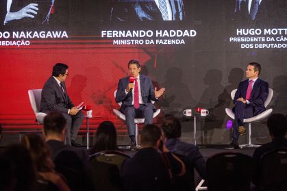Fernando Haddad e Hugo Motta durante painel do CNN Talks