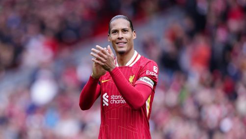 Virgil van Dijk renovou com o Liverpool por mais duas temporadas