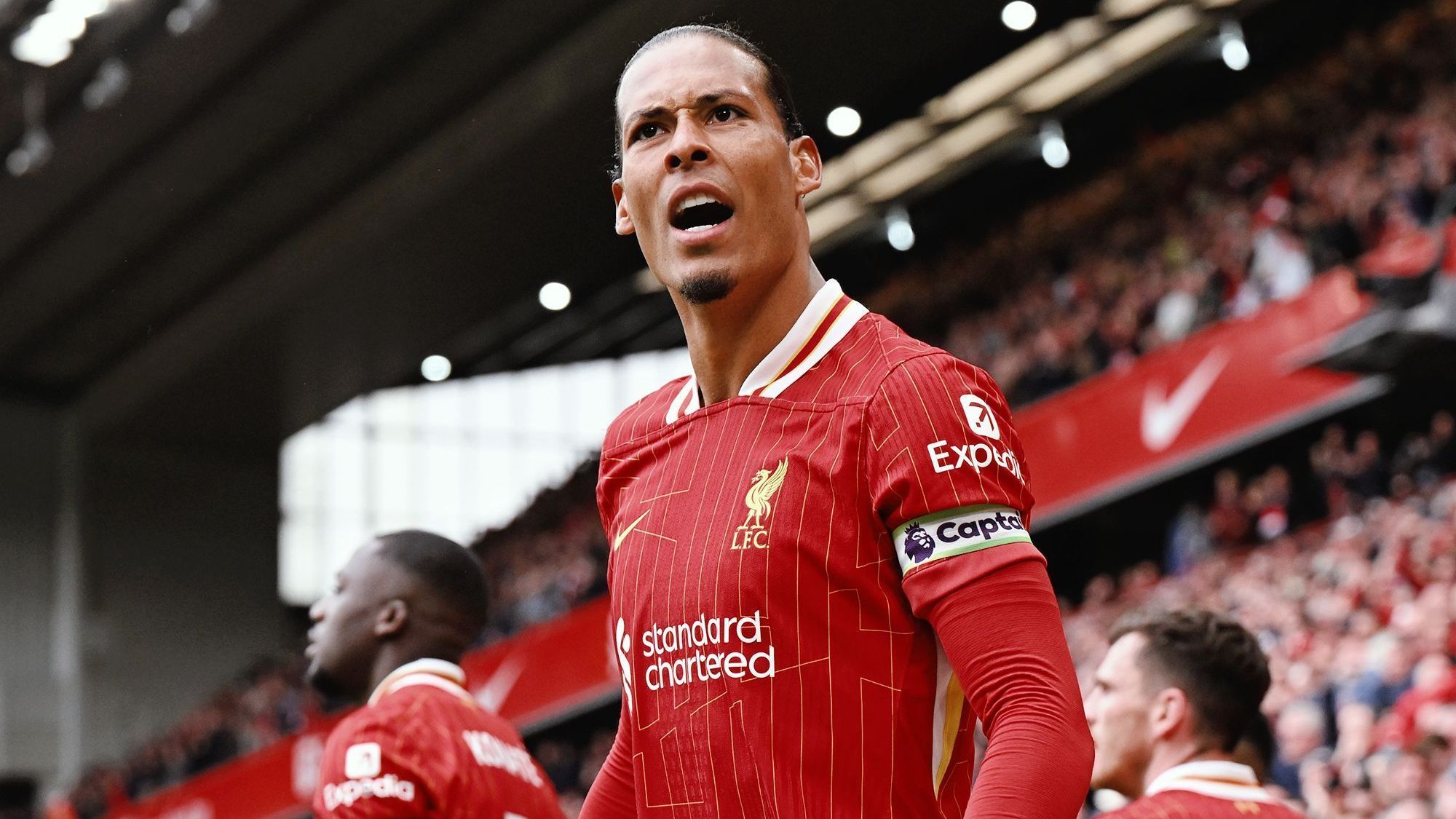 Van Dijk comemora gol pelo Liverpool