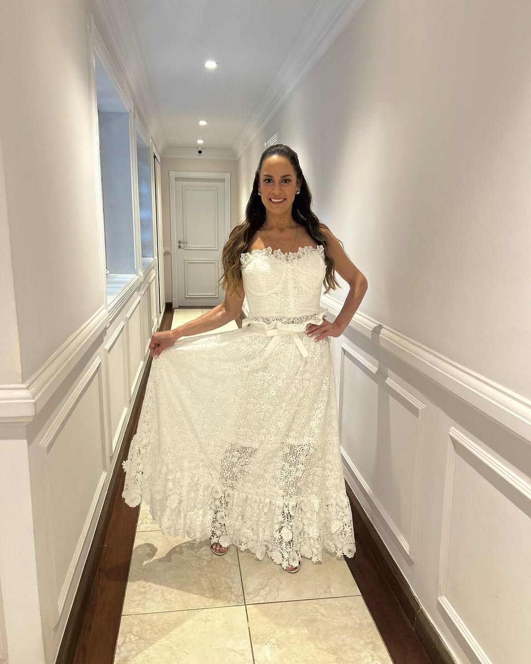 Silvia Abravanel mostrou vestido de noiva escolhido para cerimônia civil • Instagram/Silvia Abravanel