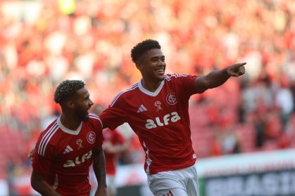 Victor Gabriel comemora gol contra o Juventude no Beira-Rio