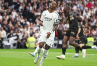 Vinicius Júnior deveria parar de bater pênaltis no Real Madrid? Opine