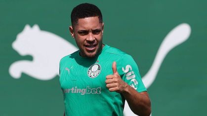 Vitor Roque em treino do Palmeiras