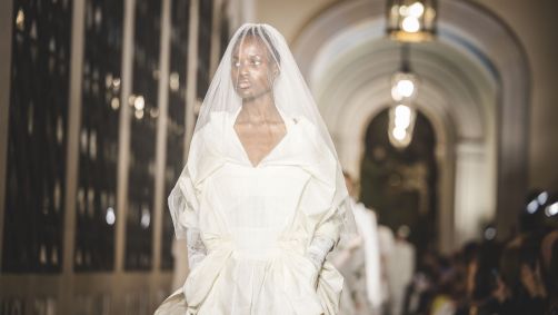 Desfile da Vivienne Westwood durante a Barcelona Bridal Fashion Week 2025