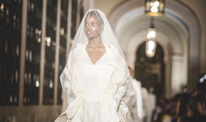 Ícone da moda nupcial, Vivienne Westwood fez seu primeiro desfile de noivas