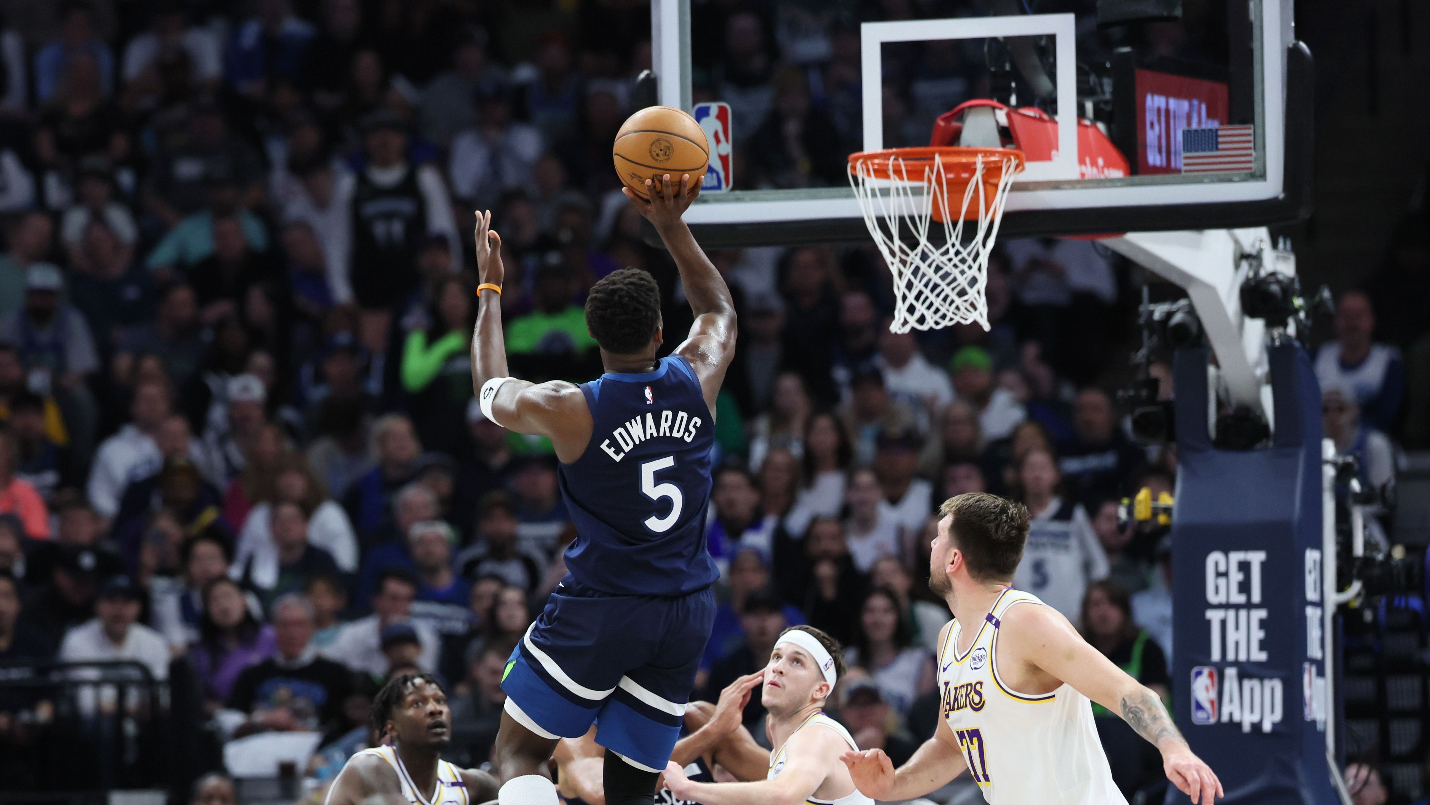 Anthony Edwards, do Timberwolves, foi destaque na partida contra os Lakers