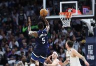 Wolves vencem Lakers e ficam a uma vitória de avançar nos playoffs da NBA