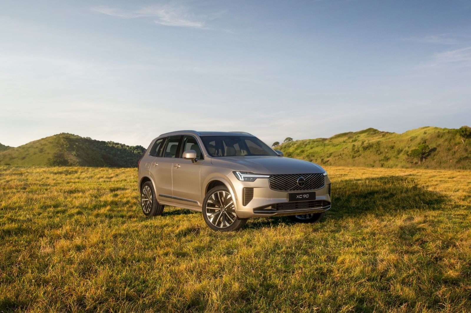 Volvo XC90 2025 tem novo visual frontal