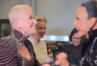 Xuxa usa vestido de 1992 e Ivete Sangalo brinca: "Você se acha"
