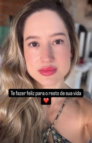 Professora Larissa Rodrigues nos Stories • Reprodução/Redes sociais