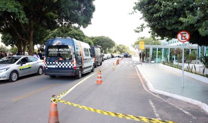 Polícia contém homem que ameaçava explodir bomba em frente a ministério