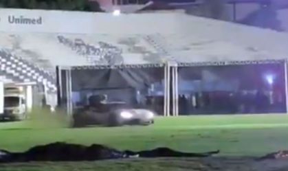 MC Ryan dá cavalo de pau em gramado, é preso e clube de futebol repudia