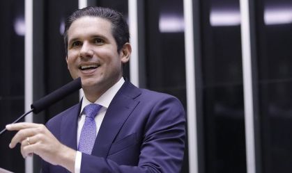 Presidente da Câmara faz brincadeira após ser "confundido" com Hugo Gloss