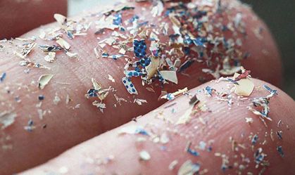 Microplásticos podem afetar a fertilidade de homens e mulheres; entenda