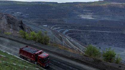 Mina a céu aberto de minério de ferro em Kryvyi Rih, Ucrânia