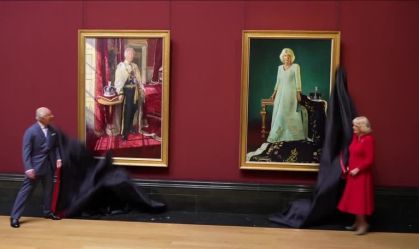 Retrato de coroação do rei Charles III é revelado em Londres