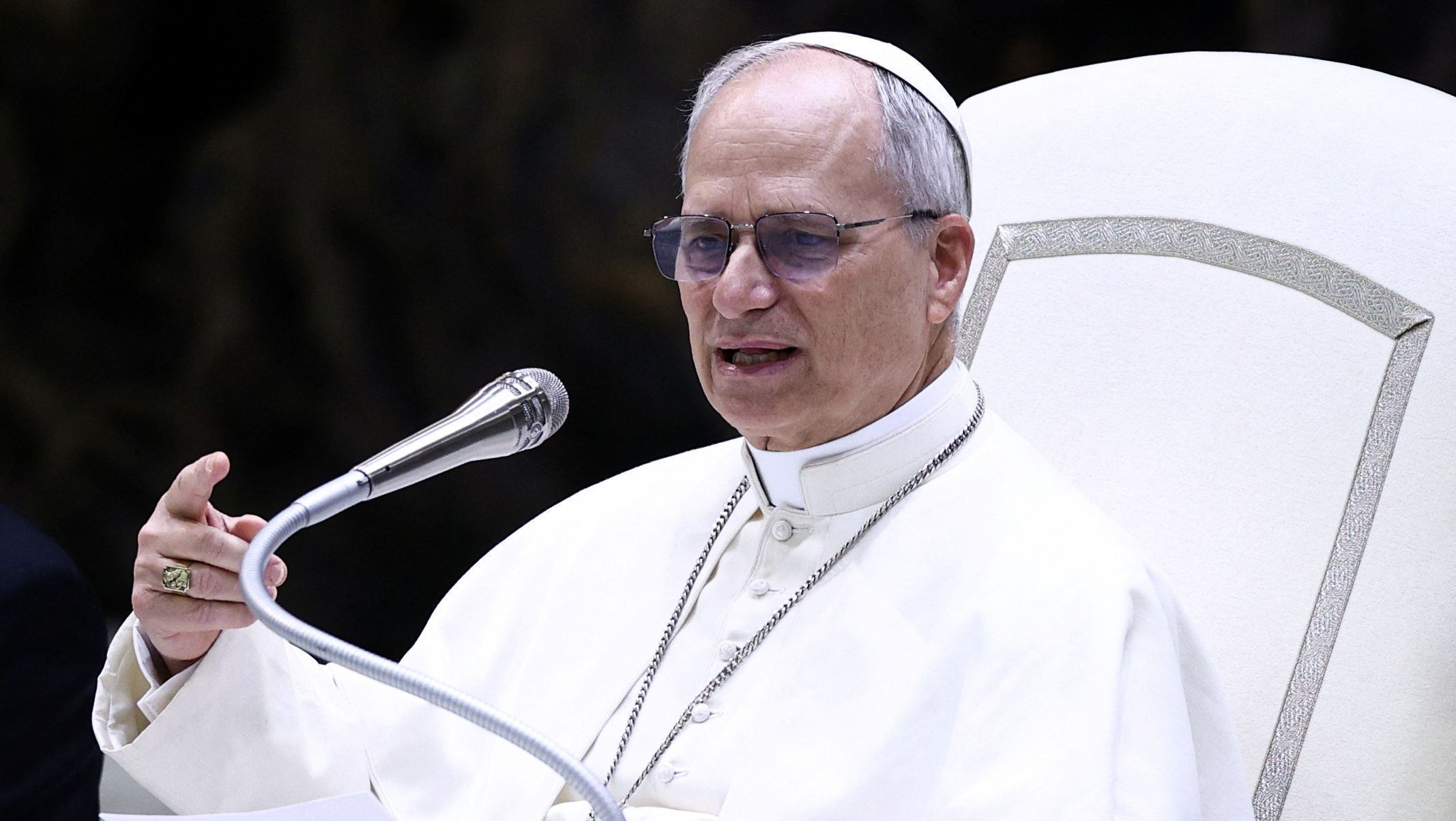 Papa Leão XIV defende união entre homem e mulher como "base da sociedade" |  CNN Brasil