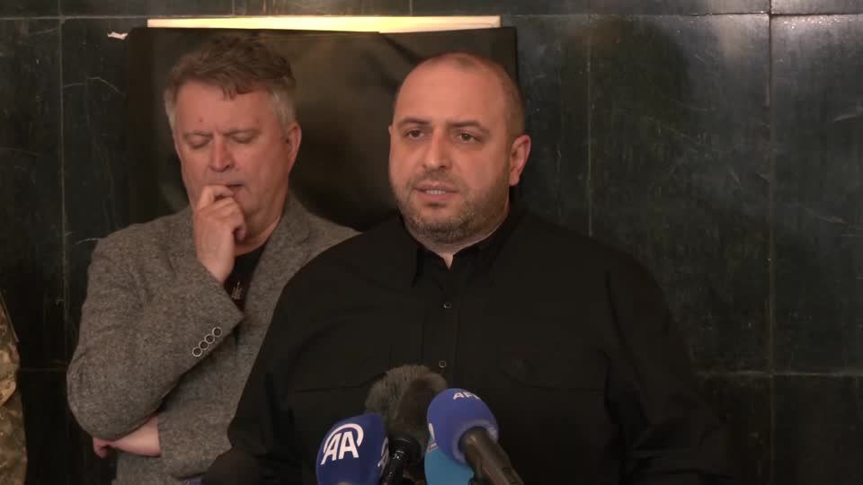 Zelenskiy-Putin meeting should be next step in peace talks with Russia, says Ukrainian defense minister