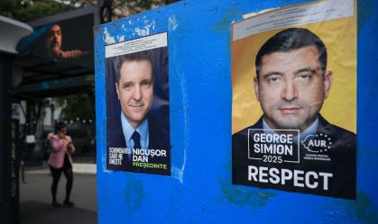 Eleição na Romênia: Candidato de centro tem vantagem sobre ultradireita