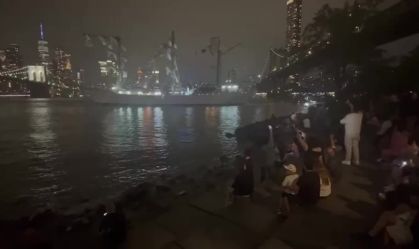 Acidente com navio mexicano na Ponte do Brooklyn deixa ao menos dois mortos