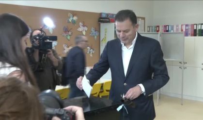 Candidatos a primeiro-ministro votam em Portugal; veja fotos