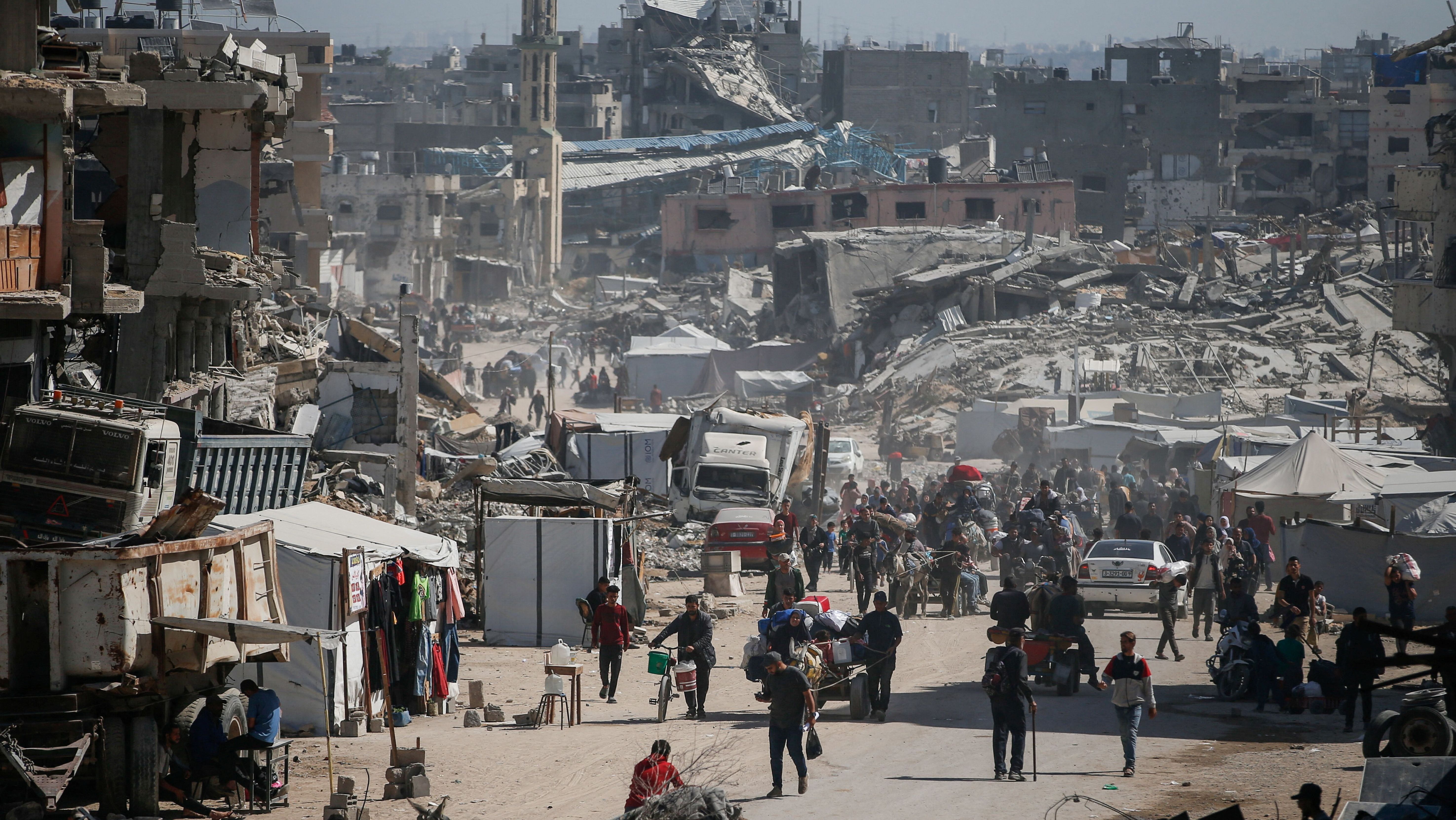 Palestinos fogem de casa no norte de Gaza