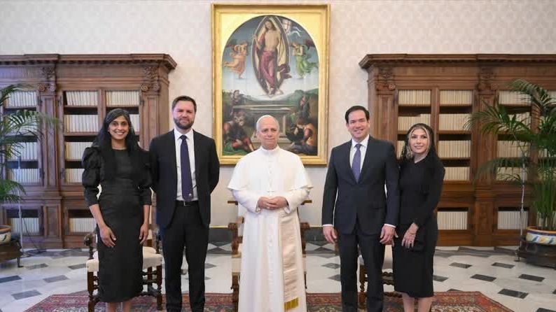 Papa Leão XIV se encontra com o vice-presidente dos EUA, JD Vance, e o secretário de Estado dos EUA, Marco Rubio.