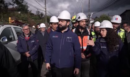 Presidente do Chile visita área afetada por tornado
