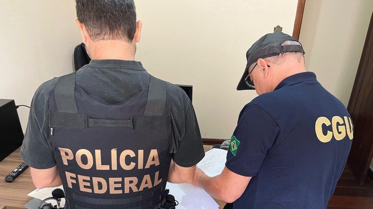 Polícia Federal e Controladoria-Geral da União (CGU) em ação durante a Operação Sem Desconto