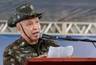 Ex-comandante do Exército de Lula diz não saber motivo de sua demissão